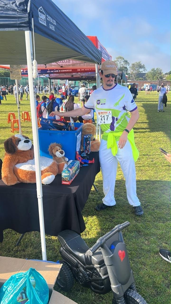Runner donating at the Toy Run table